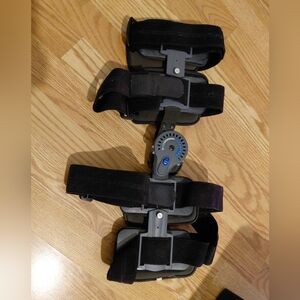 Black Adjustable Knee Brace